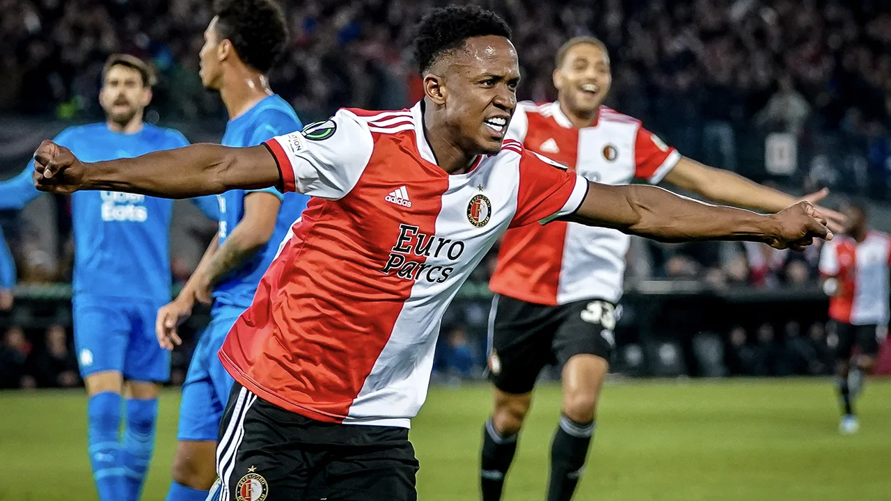 'Bayer Leverkusen heeft Sinisterra heel hoog zitten en heeft 20 tot 25 miljoen euro beschikbaar'