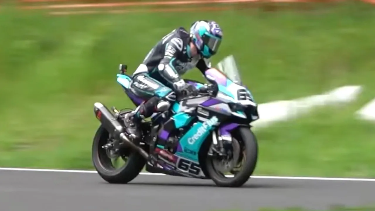 Motorcoureur Joey den Besten (30) overlijdt na fatale crash tijdens race in Finland