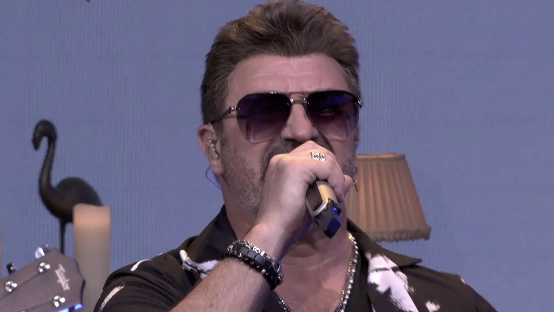 George Michael-tributeartiest Rob Lamberti opent De Oranjewinter swingend met 'Faith'