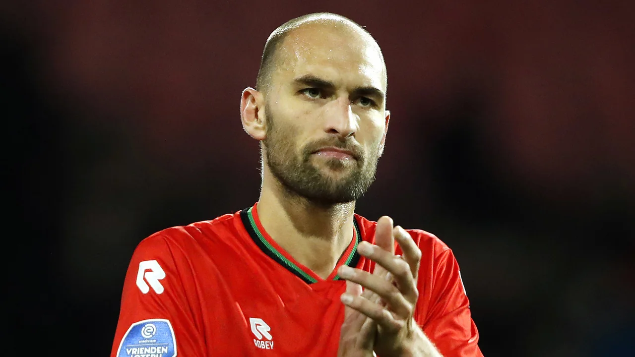 Bas Dost definitief gestopt met profvoetbal: 'Ik wil niet met mijn leven spelen'
