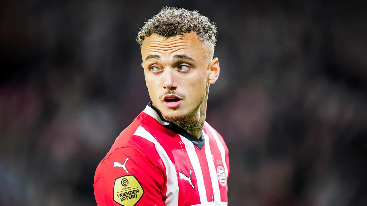 Noa Lang voor het eerst sinds twee maanden in PSV-basis tegen AZ