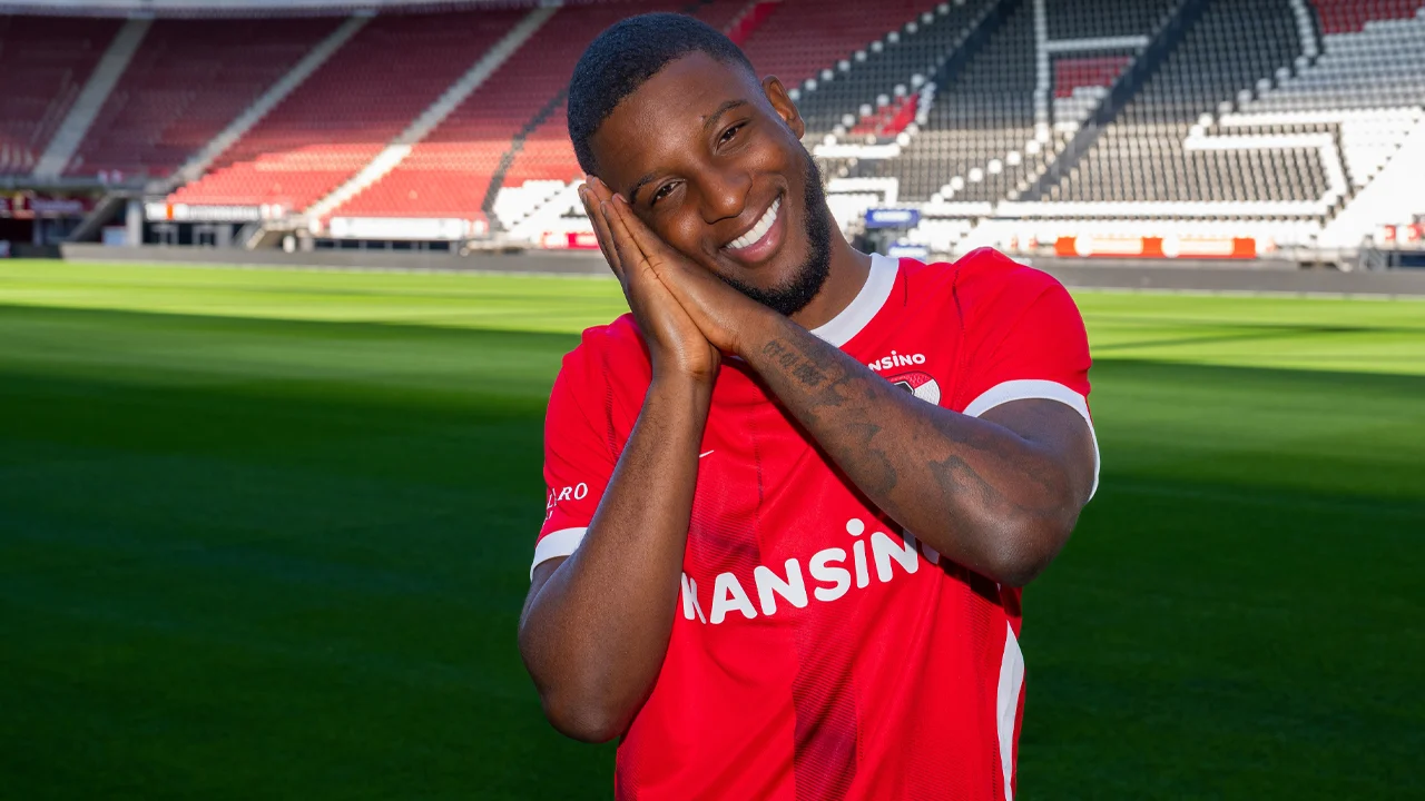 AZ contracteert transfervrije Riechedly Bazoer