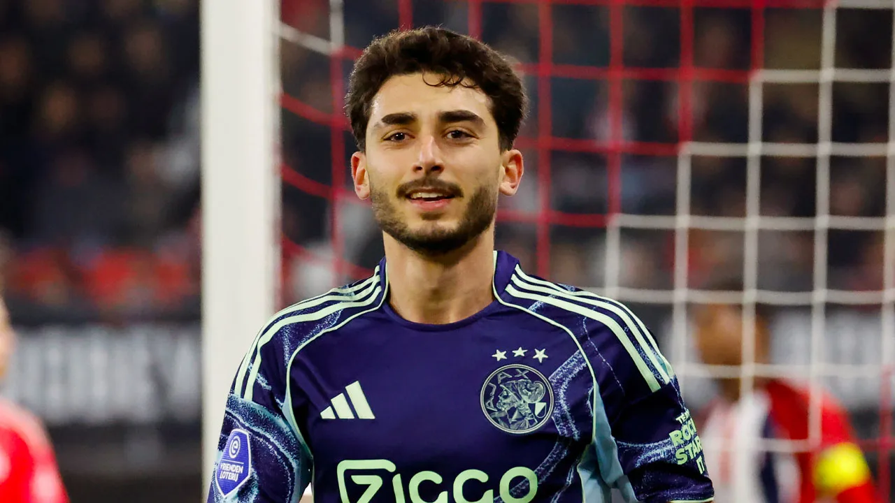 'Ajax slijt miljoenenaankoop Raúl Moro aan Spaanse club'