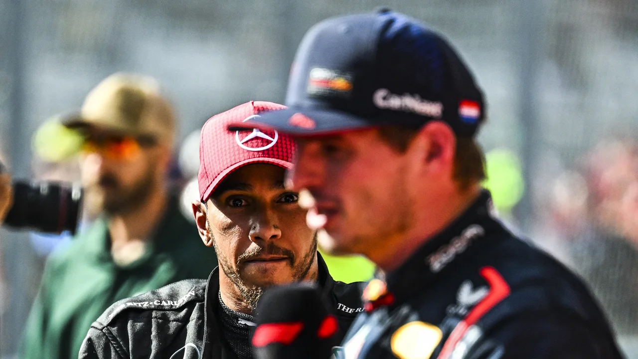 Hamilton in tweede training bijna halve seconde sneller dan Verstappen