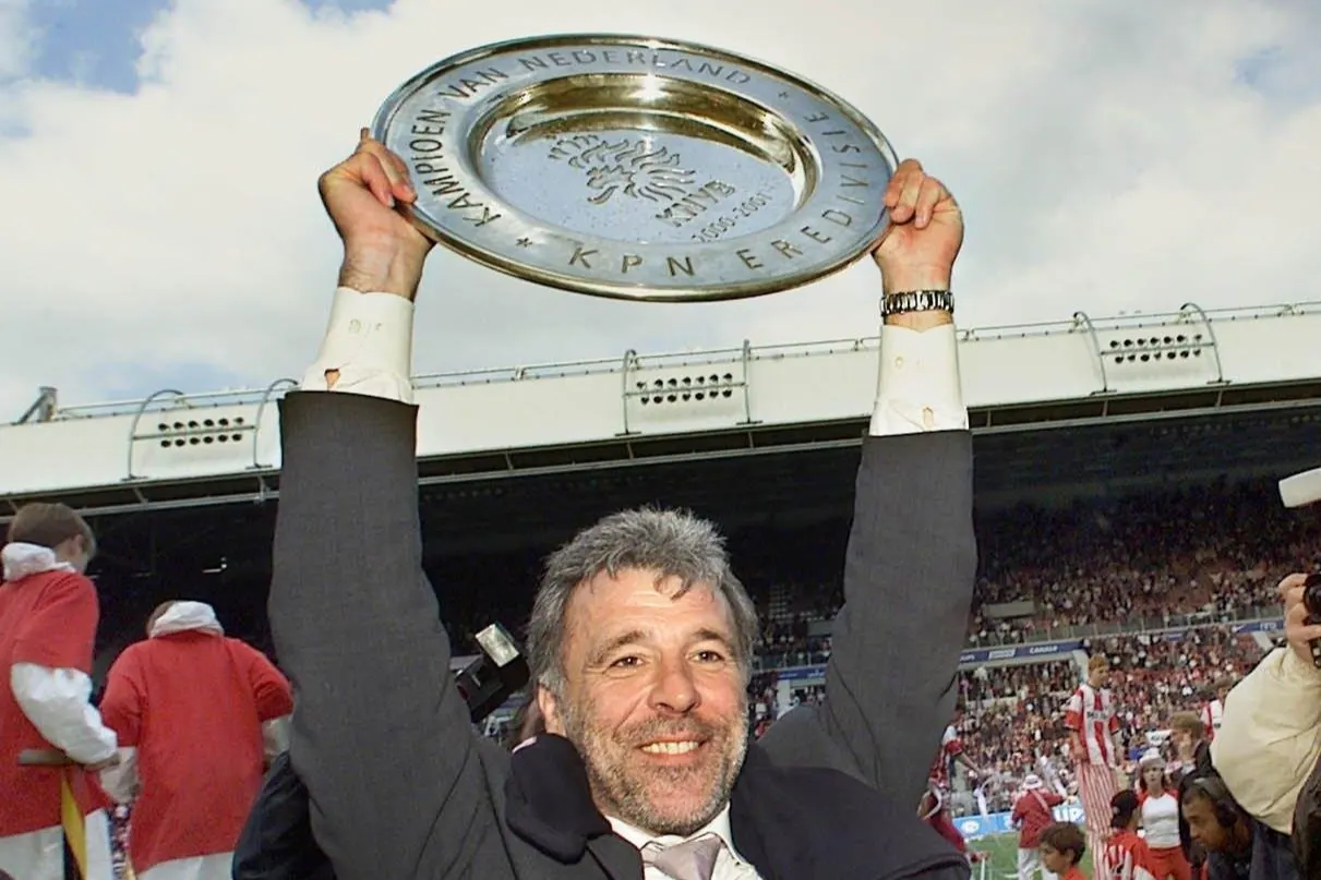 Schmidt eerste buitenlandse trainer voor PSV sinds Gerets