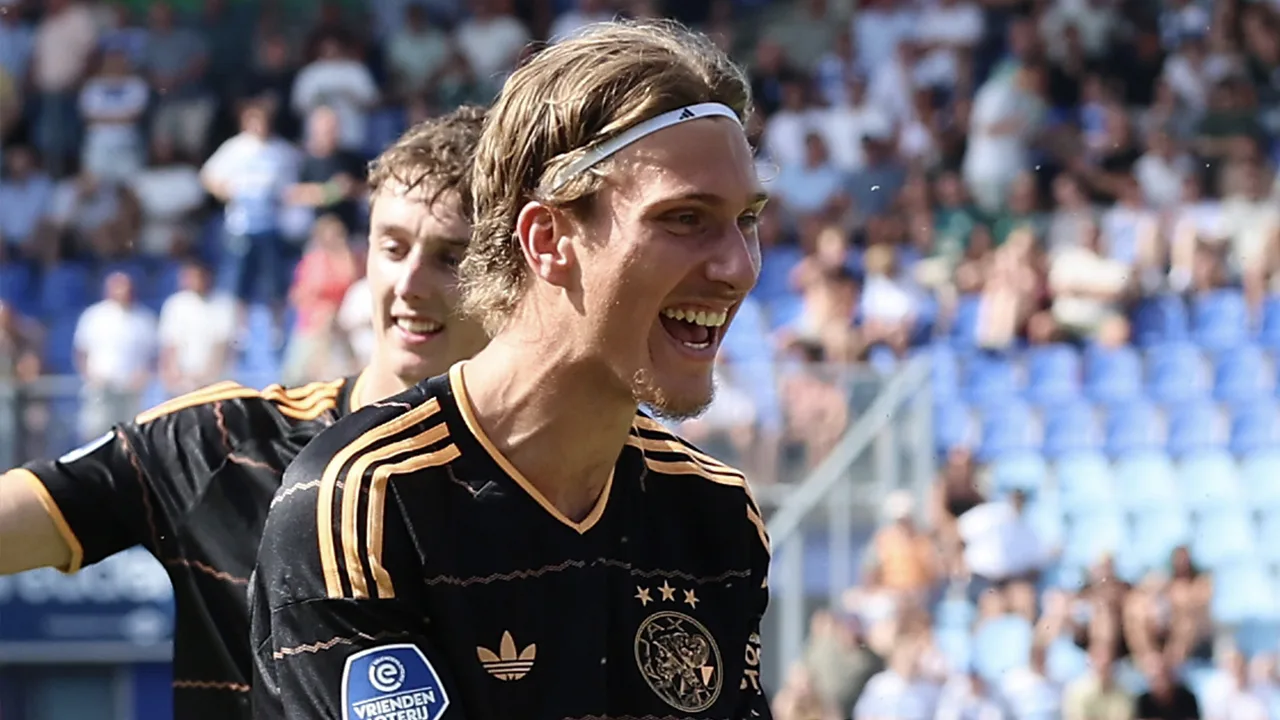 Eerst 'niet fit genoeg', dan toch de assist: daarom viel Mika Godts alsnog in bij Ajax tegen PEC