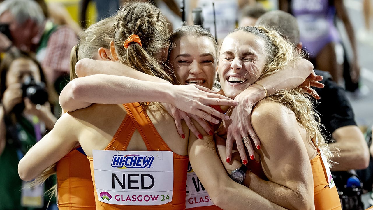 Femke Bol en Lieke Klaver loodsen estafettevrouwen naar WK-goud op 4x400 meter