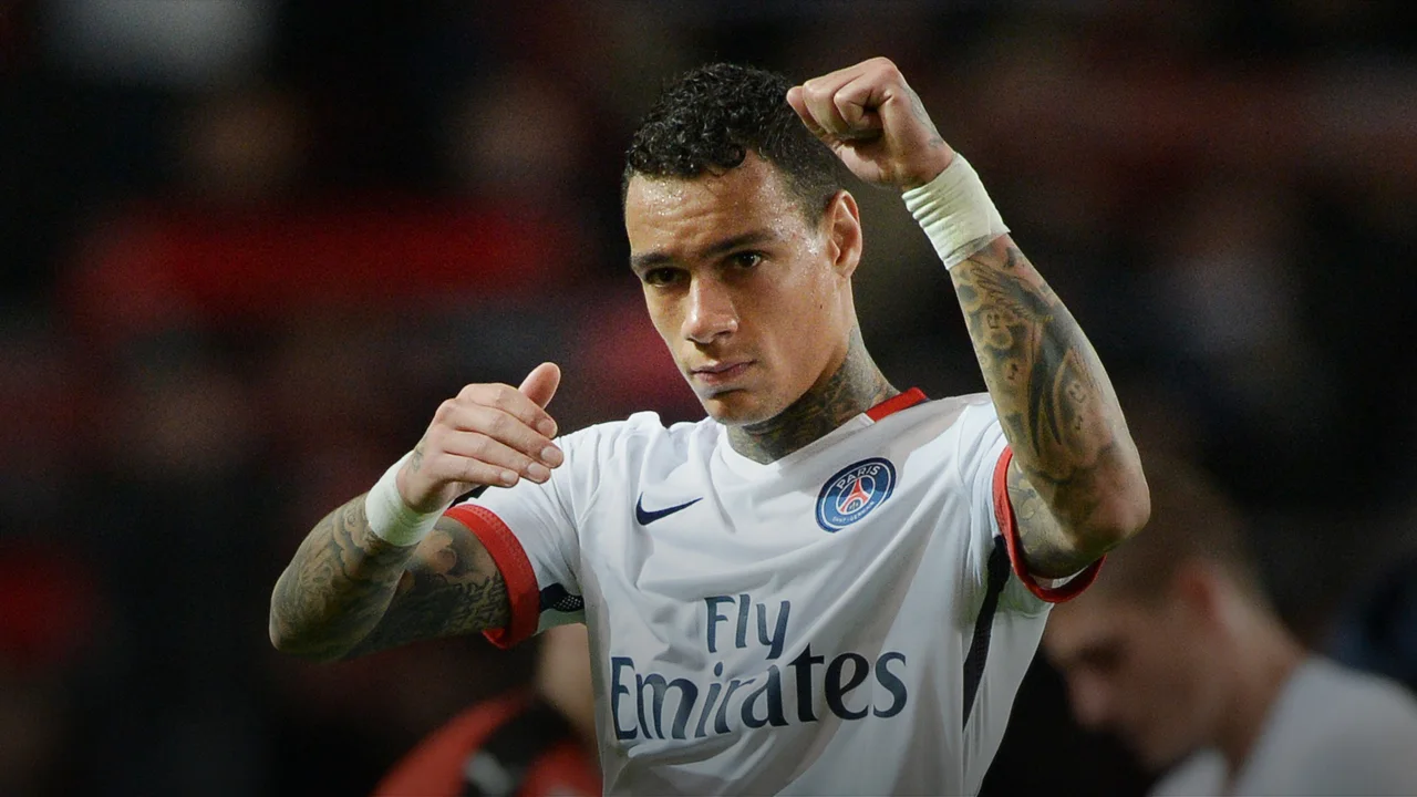 Van der Wiel maakt comeback in Eredivisie