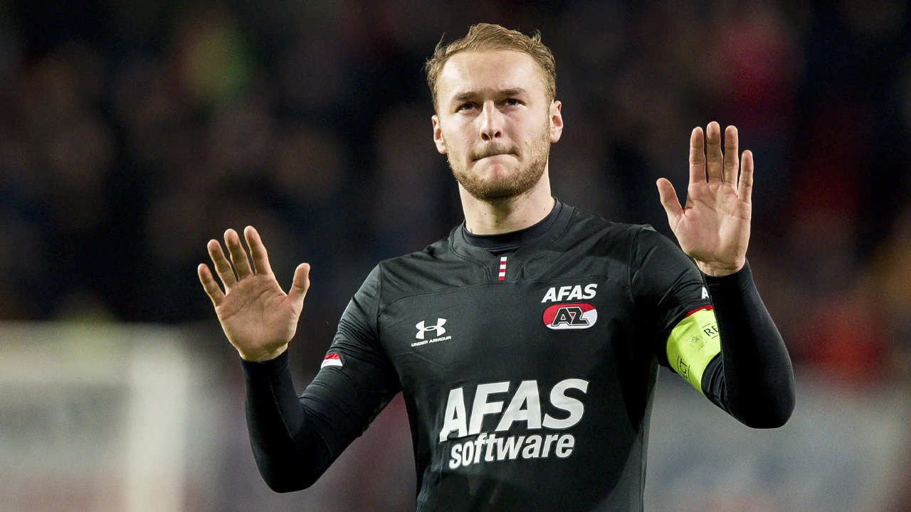 Ook spelers, coaches en directie AZ leveren salaris in