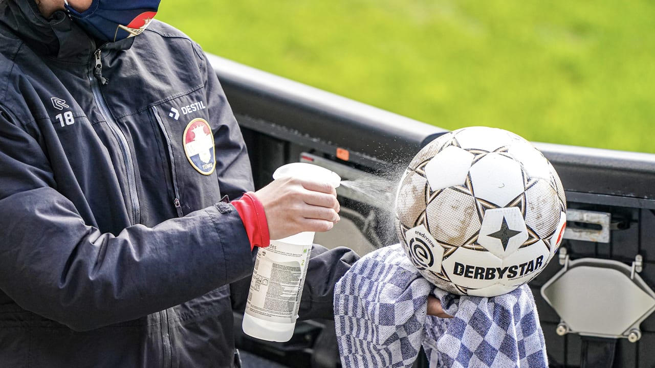 KNVB praat met voetbalclubs over coronaprotocool