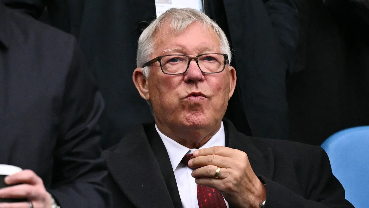 'Sir Alex Ferguson vlak voor ManUtd - Liverpool per ambulance naar ziekenhuis gebracht' 