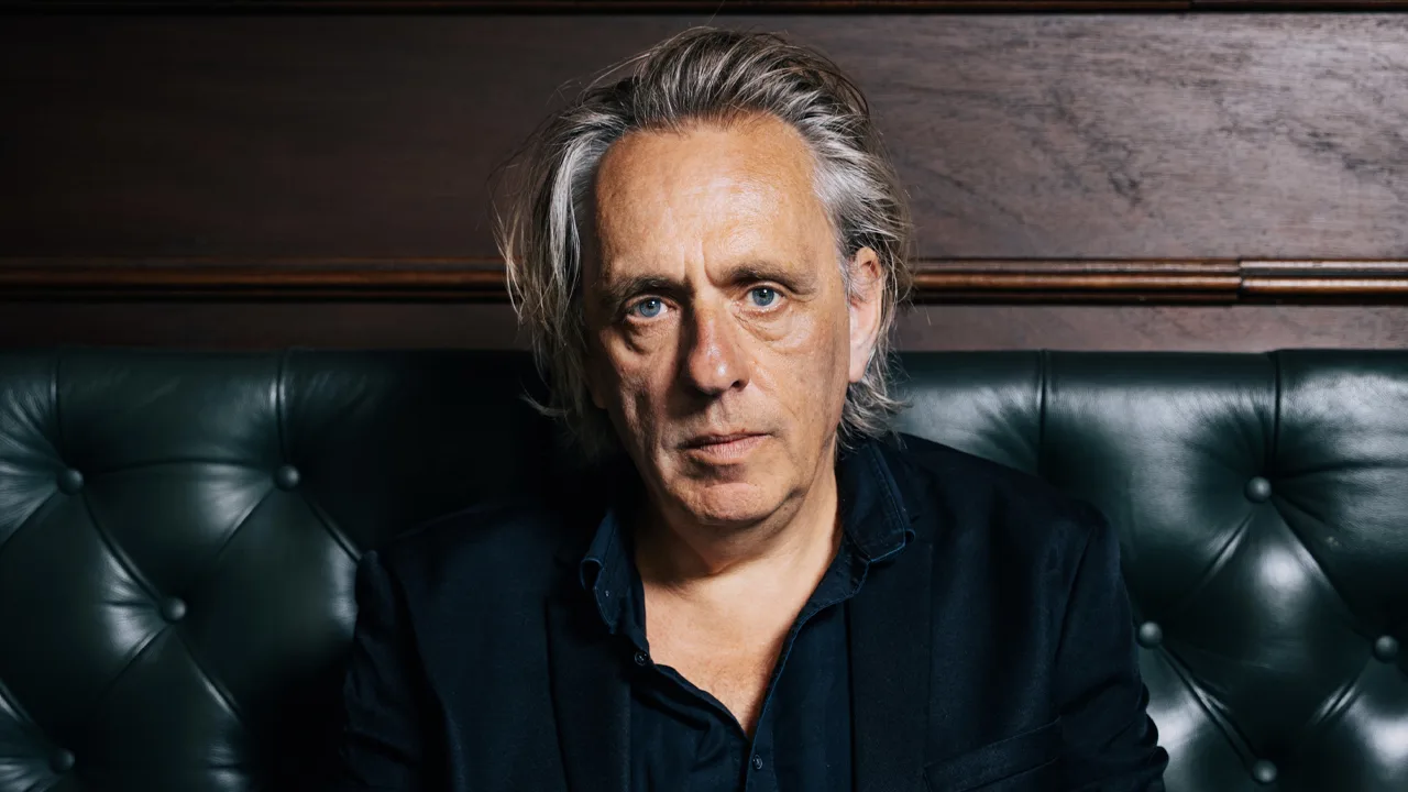 Marcel van Roosmalen bevangen door emoties bij kort geding: 'Heel erg als Vitesse verdwijnt'