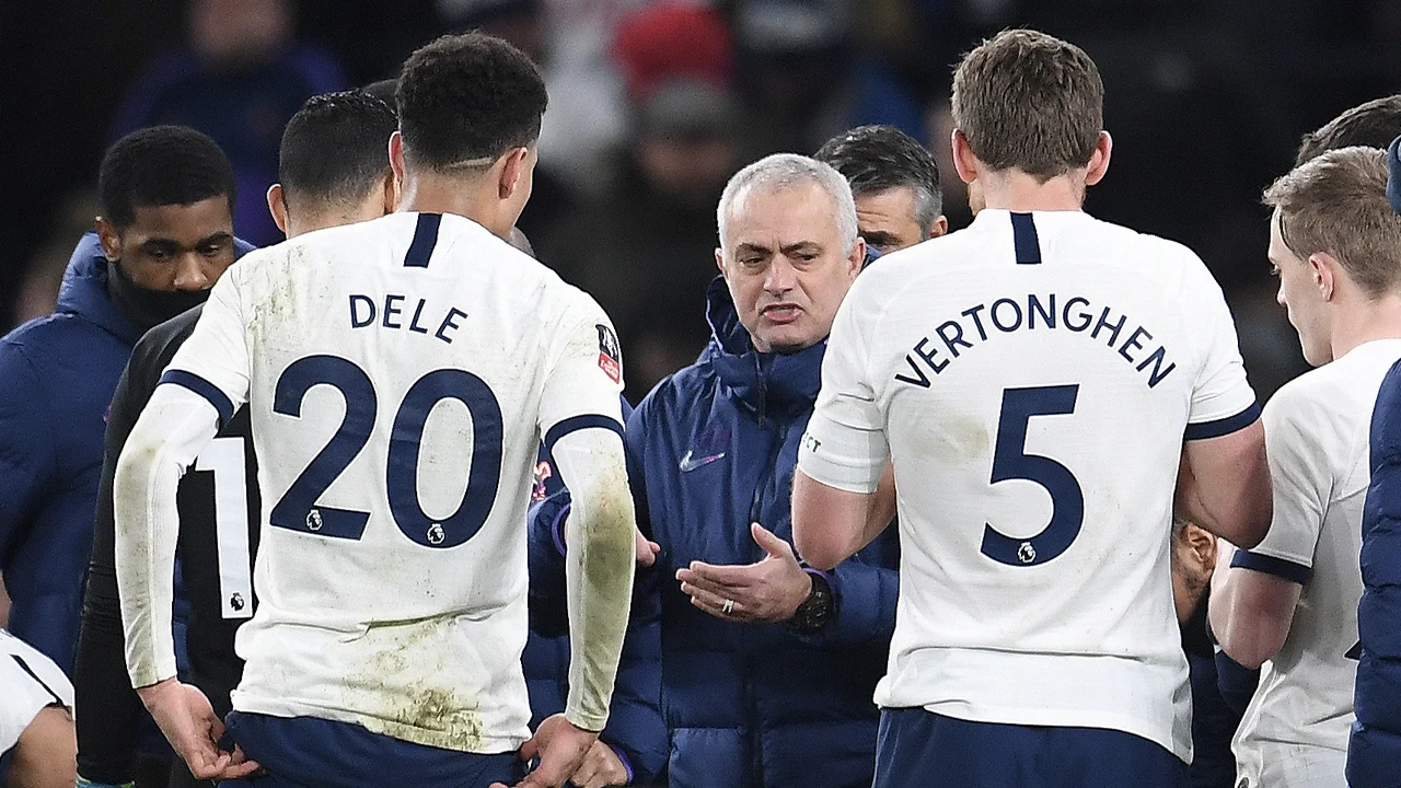 Spurs roept spelers en Mourinho op het matje
