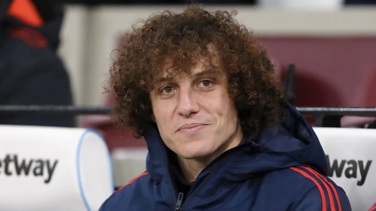 Arsenal-fans snappen niks van contractverlenging schlemiel David Luiz