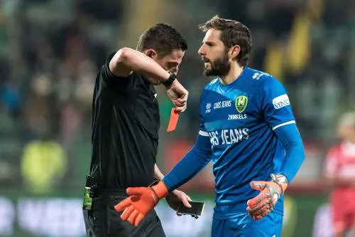 Doelman Zwinkels leidt verlies ADO in