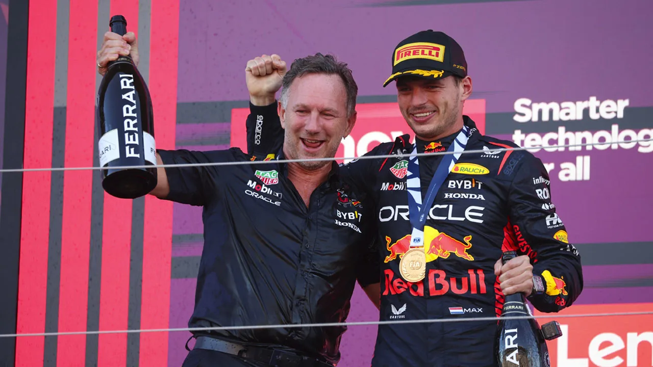 Verstappen over winst constructeurstitel Red Bull: 'Ik ben er heel trots op'