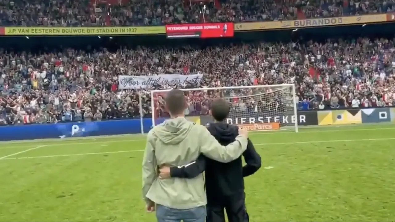 Feyenoord-Legioen zingt ernstig zieke supporter toe bij afscheid in De Kuip