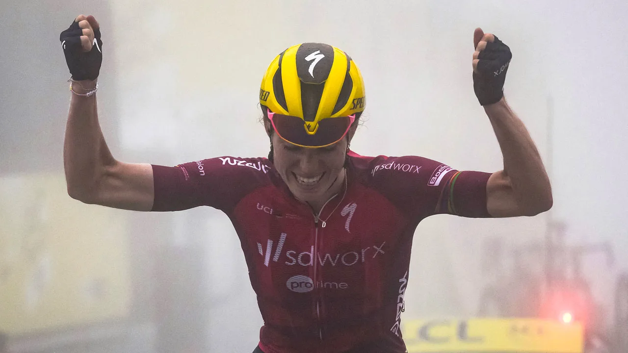 Demi Vollering heeft zege Tour de France Femmes voor het grijpen na winst zevende etappe 