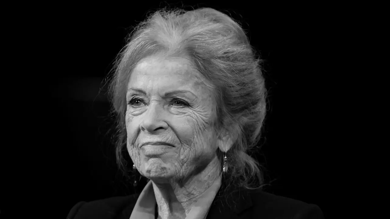 Oud-presentatrice Sonja Barend (86) overleden