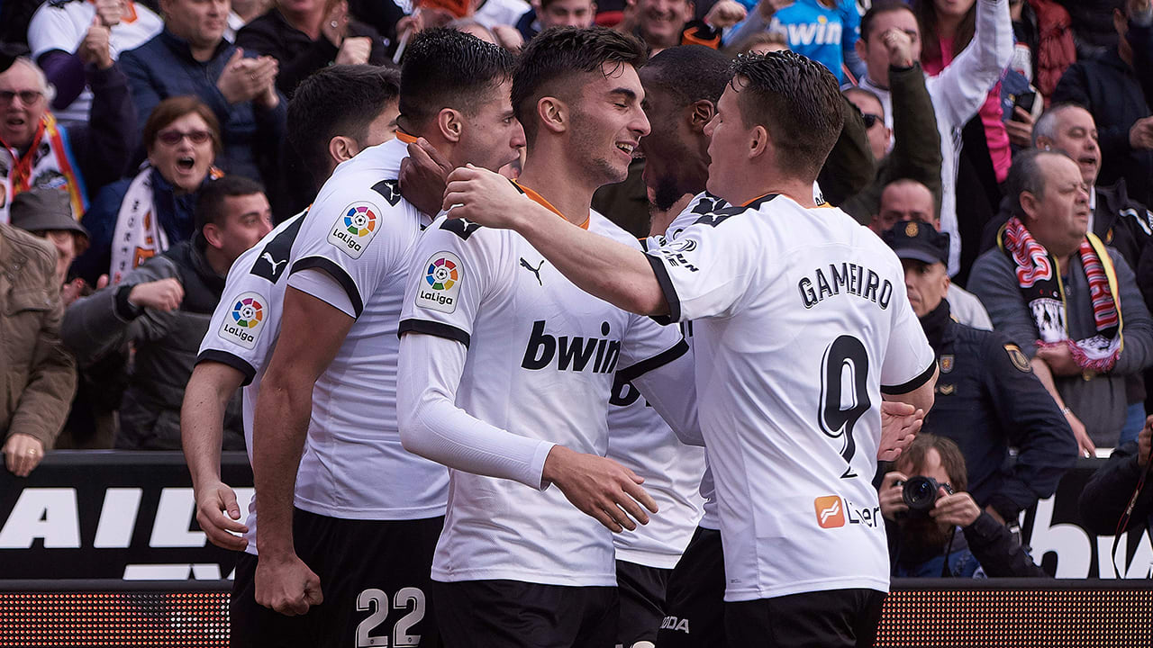 Belabberd Barcelona verliest kansloos van Valencia