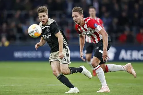 De Jong geniet van superieur PSV