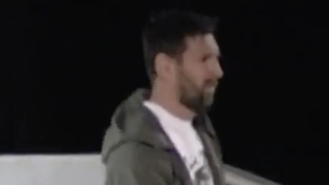 Video: PSG na landstitel door slechts drie fans opgewacht in Parijs