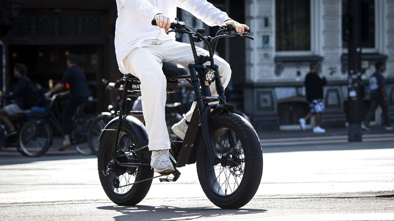 Brede Kamermeerderheid voor leeftijdsgrens en helm op fatbikes