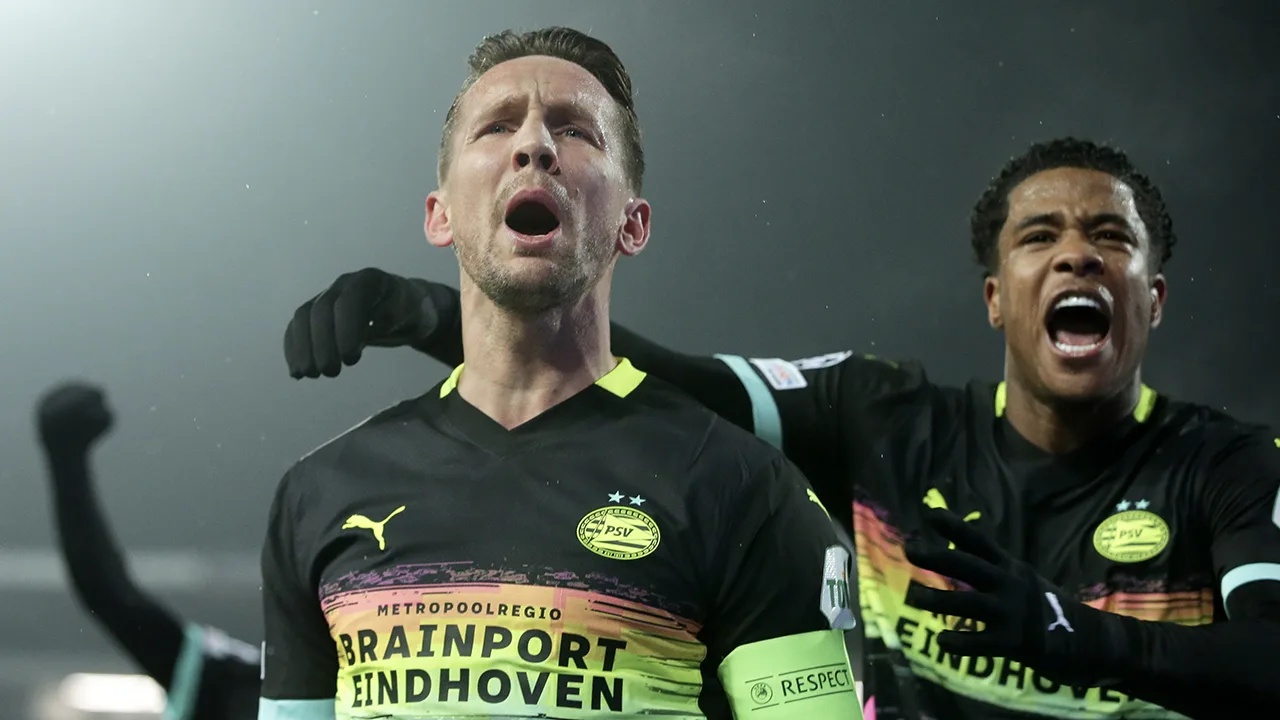 Tiental PSV boekt belangrijke zege in Champions League bij Rode Ster Belgrado