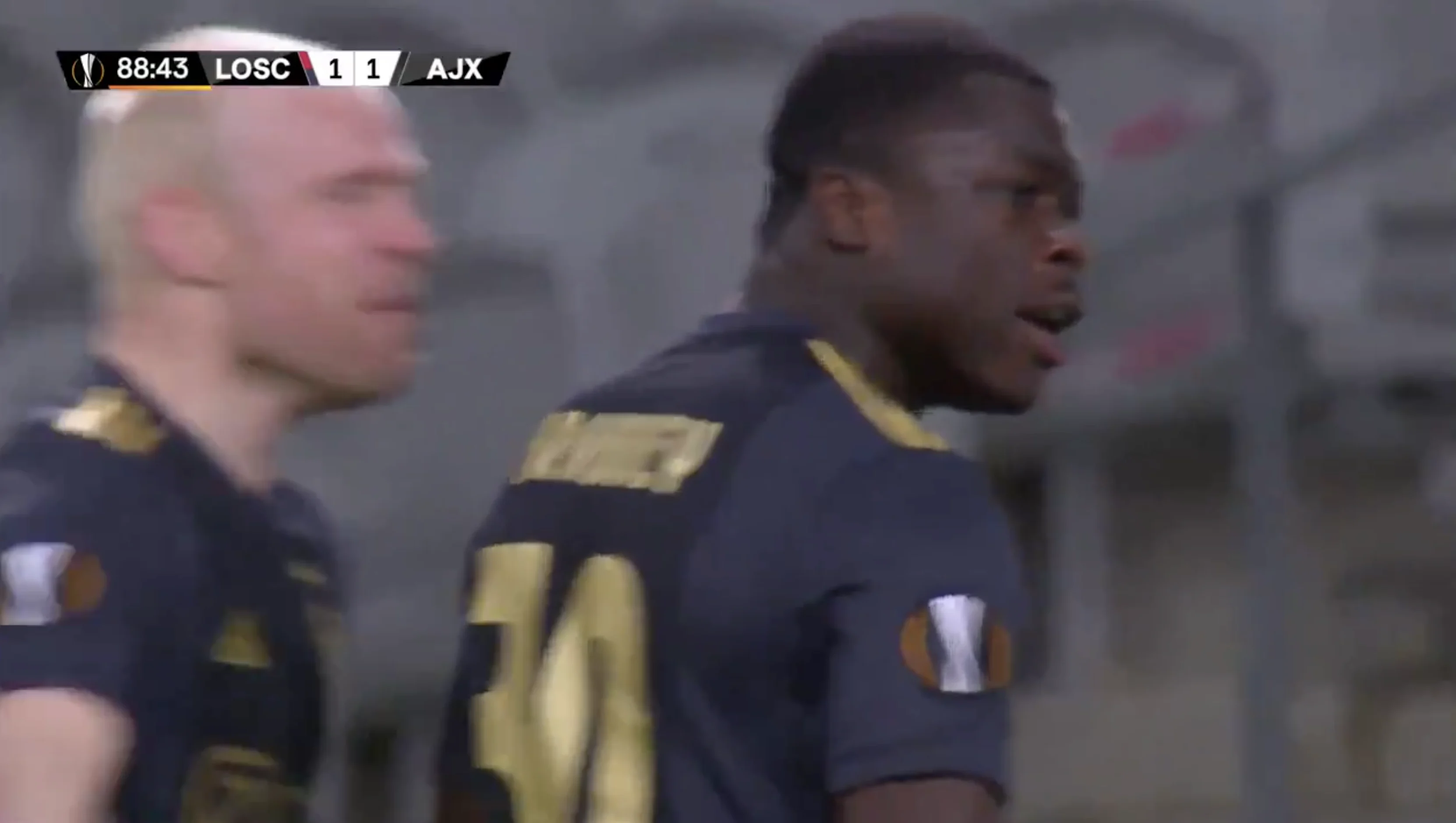 Ajax draait het om via Tadić en Brobbey: 1-2