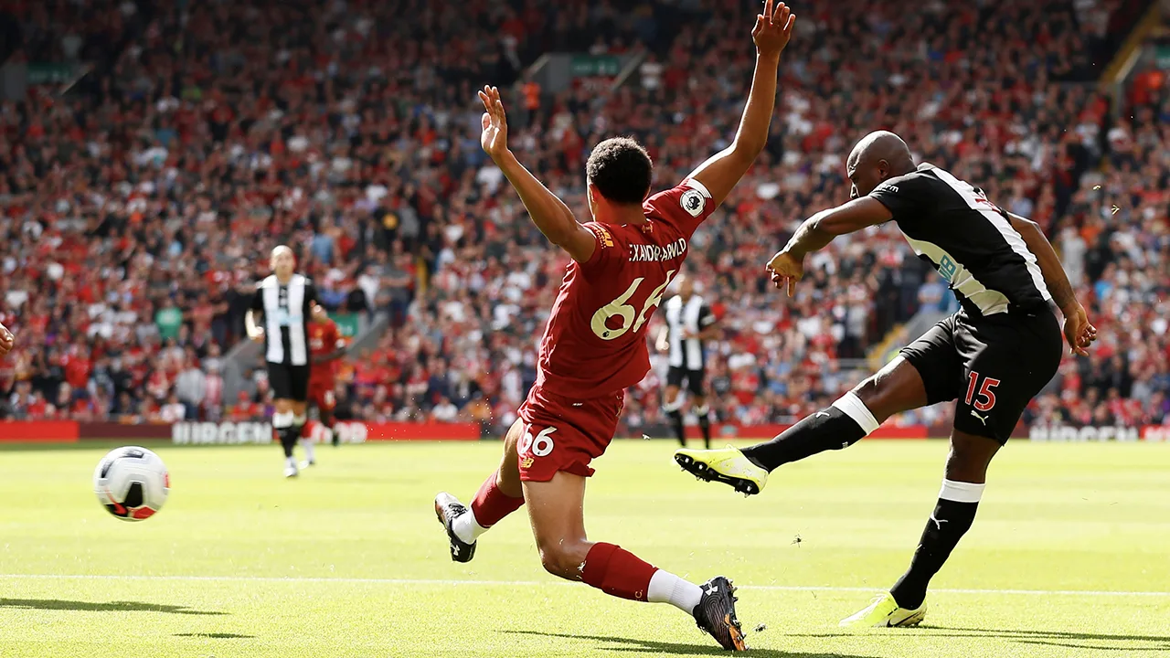 WAUW! Willems schiet geweldig raak tegen Liverpool