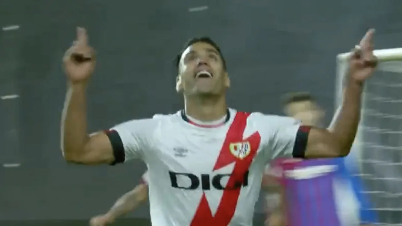 VIDEOGOAL: Radamel Falcao schiet Rayo Vallecano op voorsprong tegen Barcelona