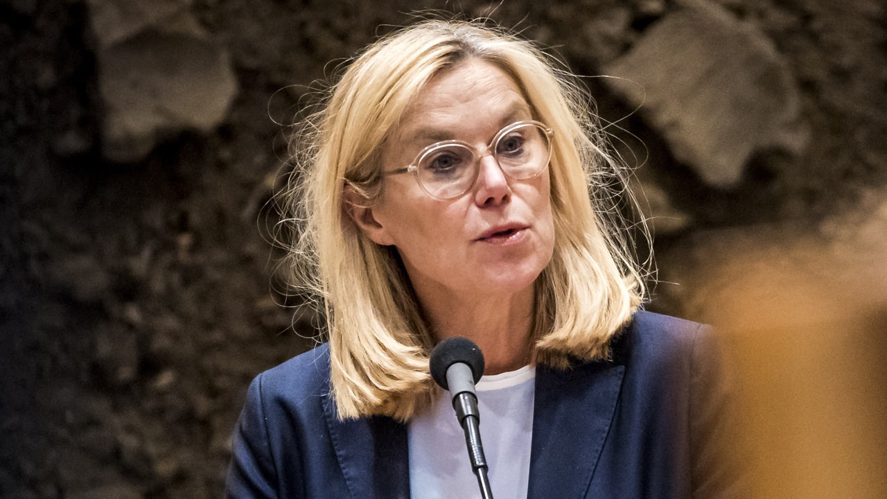 Minister Kaag naar ziekenhuis na onwel te zijn geworden