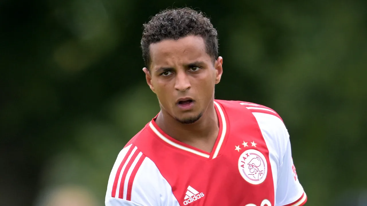 Ihattaren laat van zich horen en reageert op Instagram op nieuws over bedreigingen