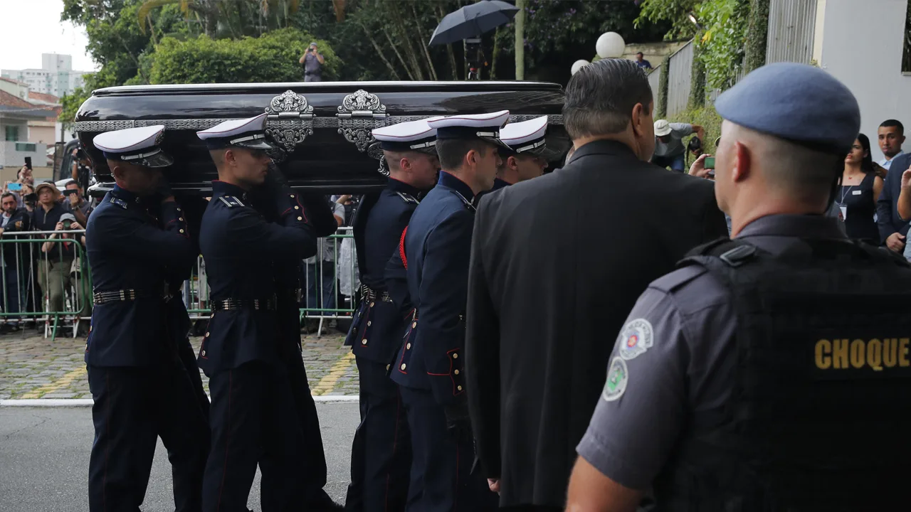 Lichaam van Pelé aangekomen bij laatste rustplaats