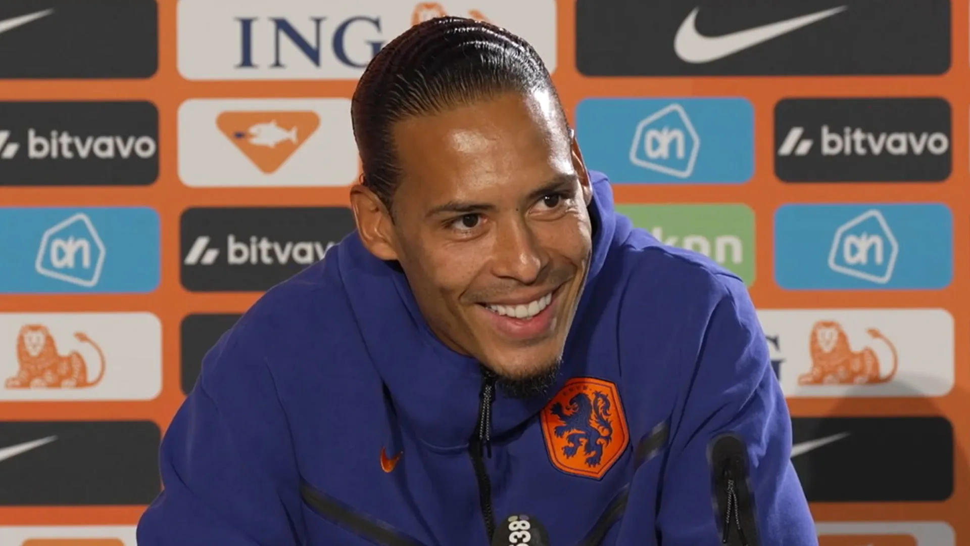 Van Dijk in discussie met Willem Vissers over tatoeage: ‘Jij bent toch ook jong geweest?!’