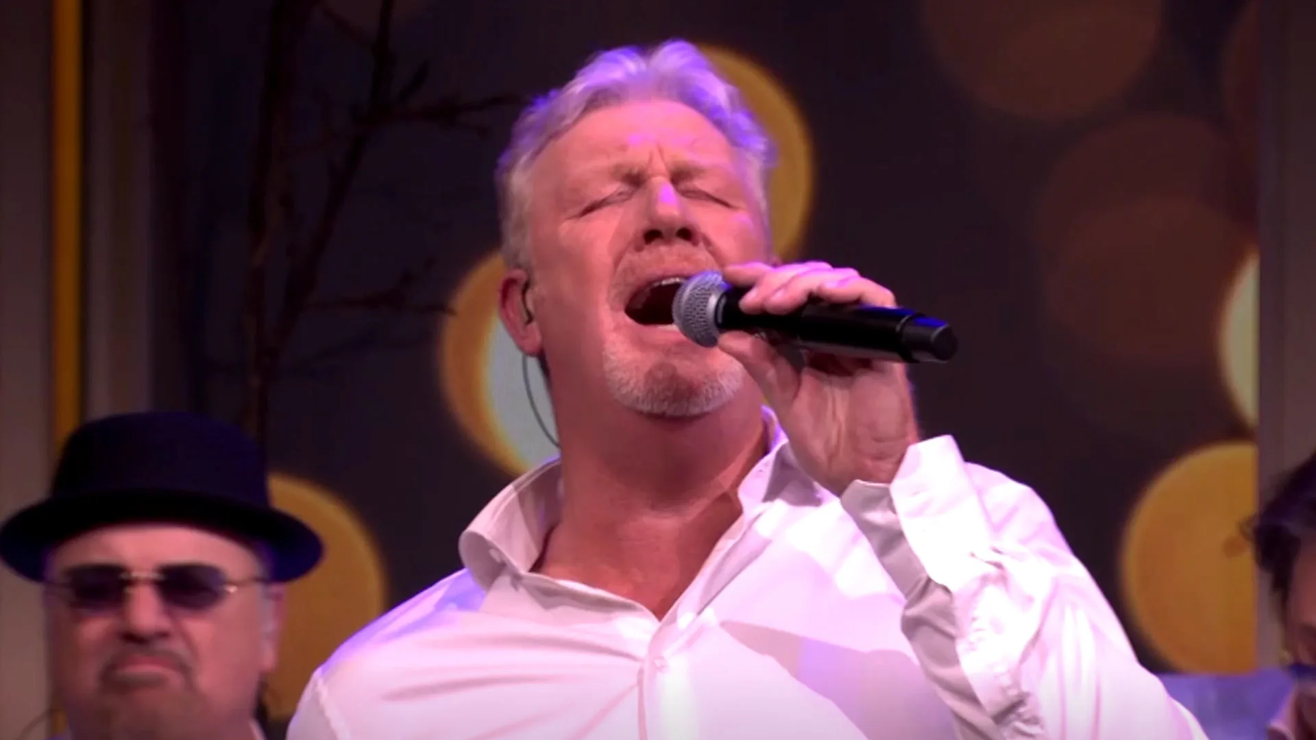 Mr. Jones & Just In Case zorgen tijdens de commercialbreak voor een heerlijke sfeer met 'Delilah'