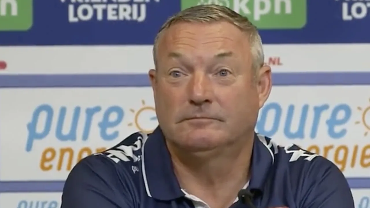 Video: Ron Jans doet 'Aad de Mosje' bij berekening van kans dat FC Twente doorgaat