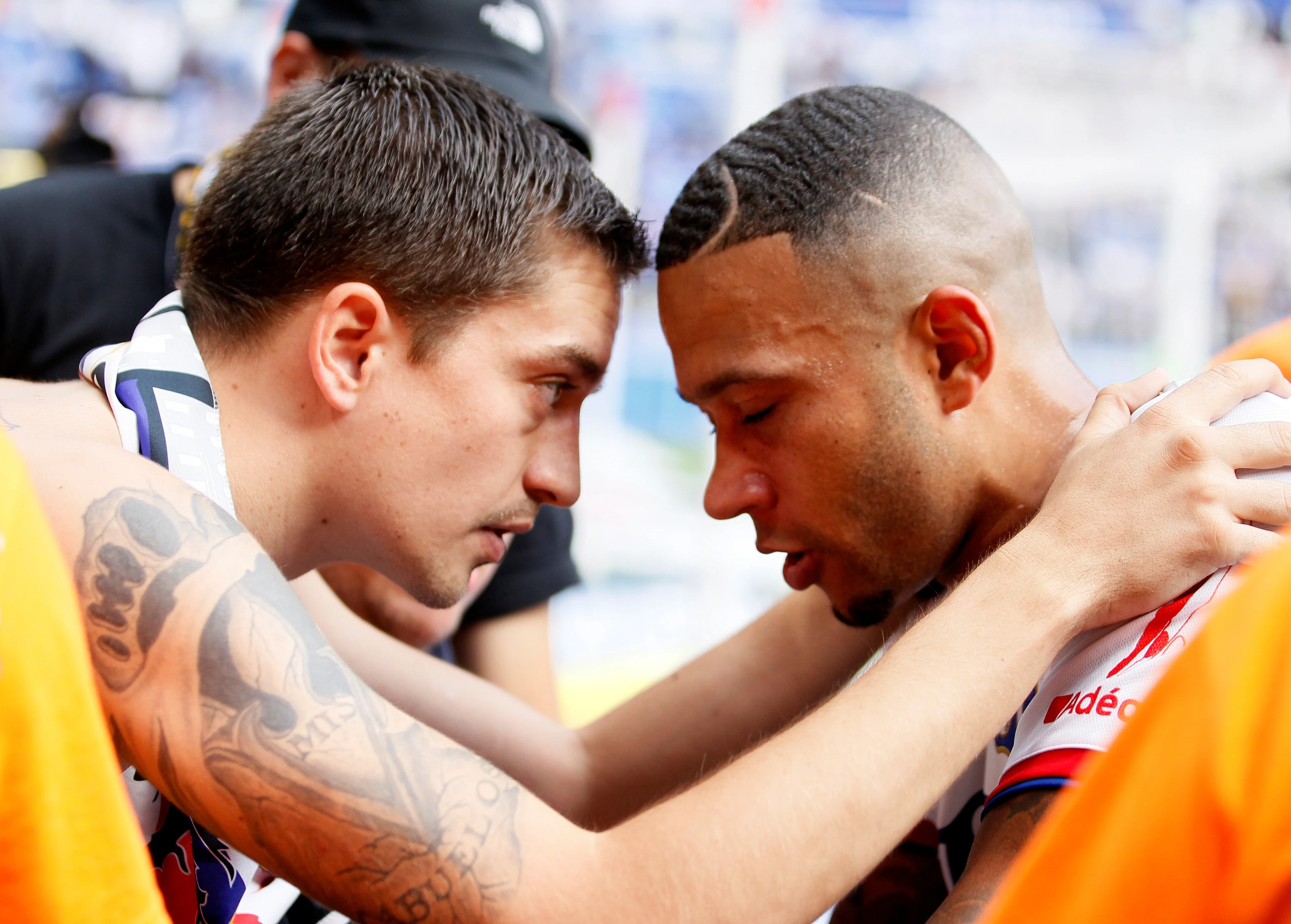 Depay scoort voor winnend Lyon