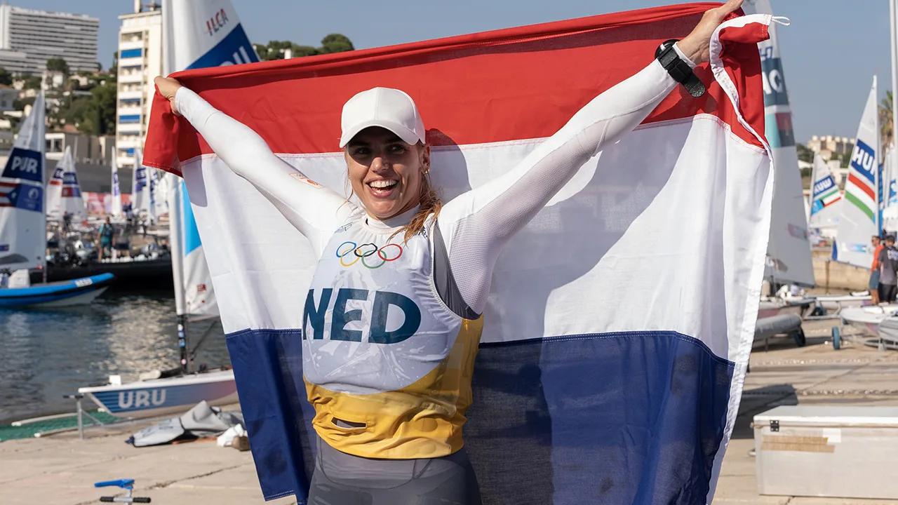 Nu officieel: Marit Bouwmeester pakt goud en is succesvolste zeilster ooit
