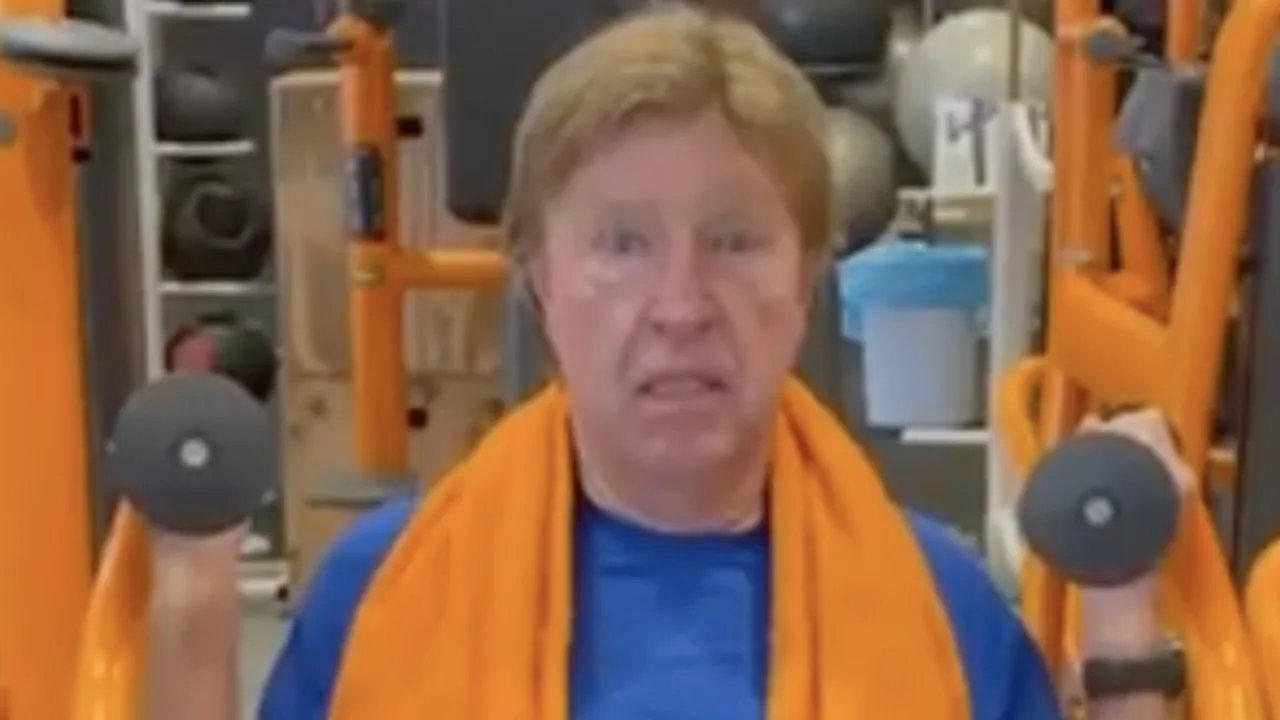 Aad300 strikes again en voorspelt wedstrijd Nederlands elftal vanuit de sportschool