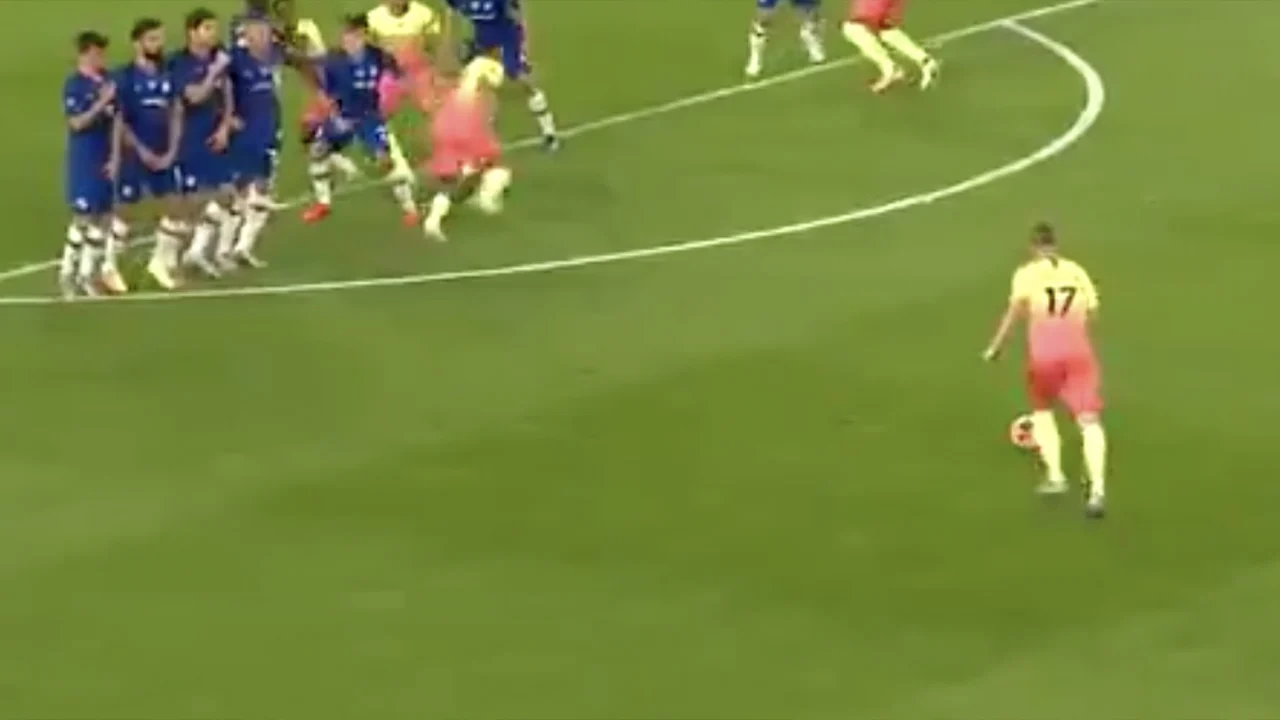 De Bruyne schiet Manchester City op 1-1 met weergaloze vrije trap