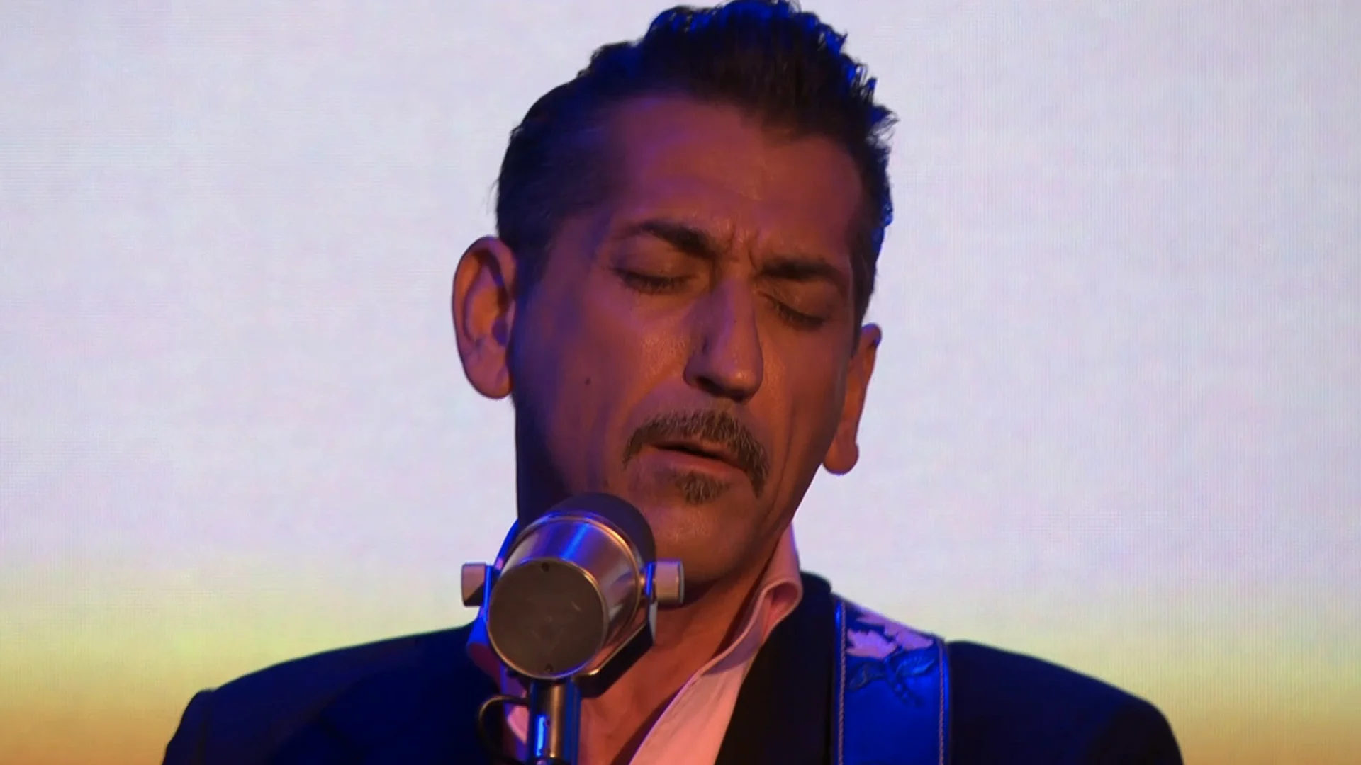 Danny Vera sluit uitzending Vandaag Inside prachtig af met 'The Way Home’