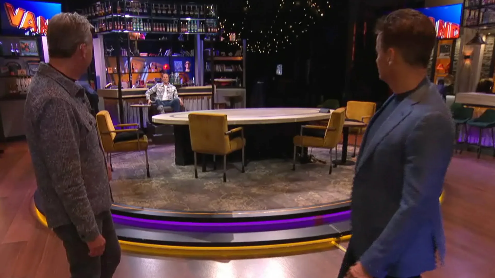 Geblesseerde Bas Nijhuis wordt alleen achtergelaten in de studio: 'WILFRED! Dit kun je niet maken!'