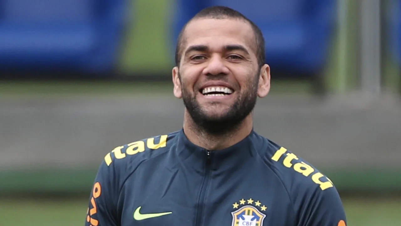 Dani Alves doet vreemde #BottleCapChallenge