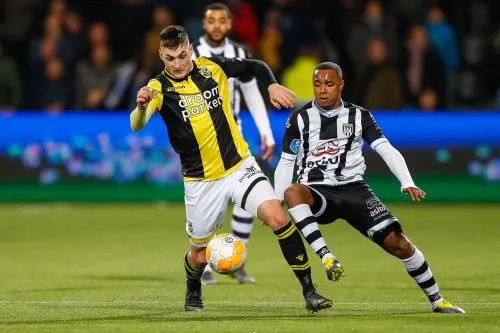 Heracles verslaat tiental Vitesse
