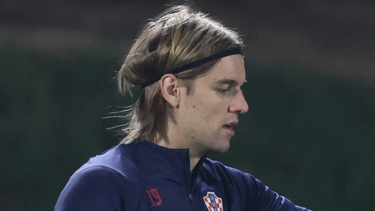 'Ajax slaat nogmaals toe op deadline-day en haalt Kroatische linksback naar Amsterdam'