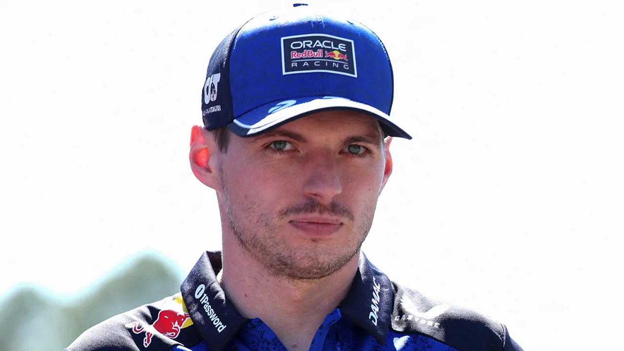 Max Verstappen maakt midden in Formule 1-seizoen uitstapje in Mercedes-auto
