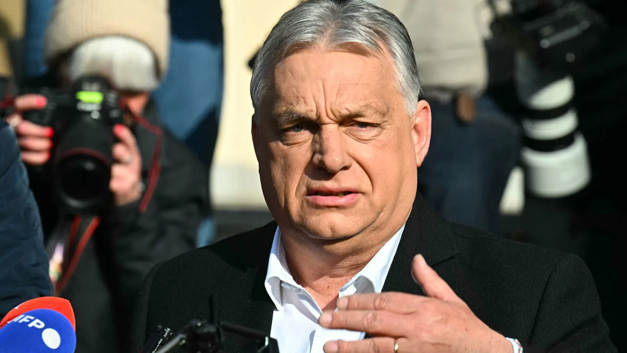 Hongaarse oppositieleider Magyar claimt verkiezingsoverwinning, Orbán lijkt macht te verliezen