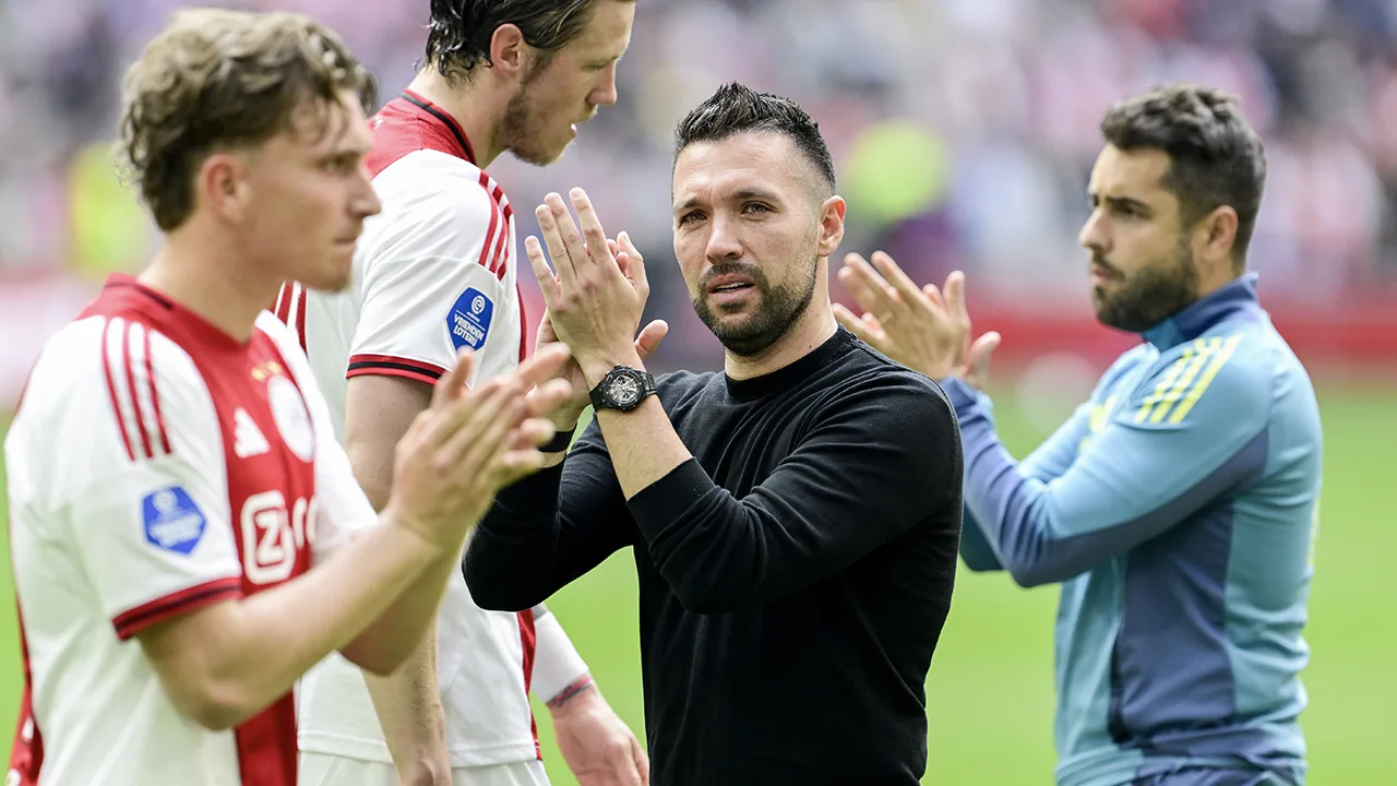 De Telegraaf onthult enorme eisen Farioli: drie koks mee naar uitduels, extra psychologen, dokters