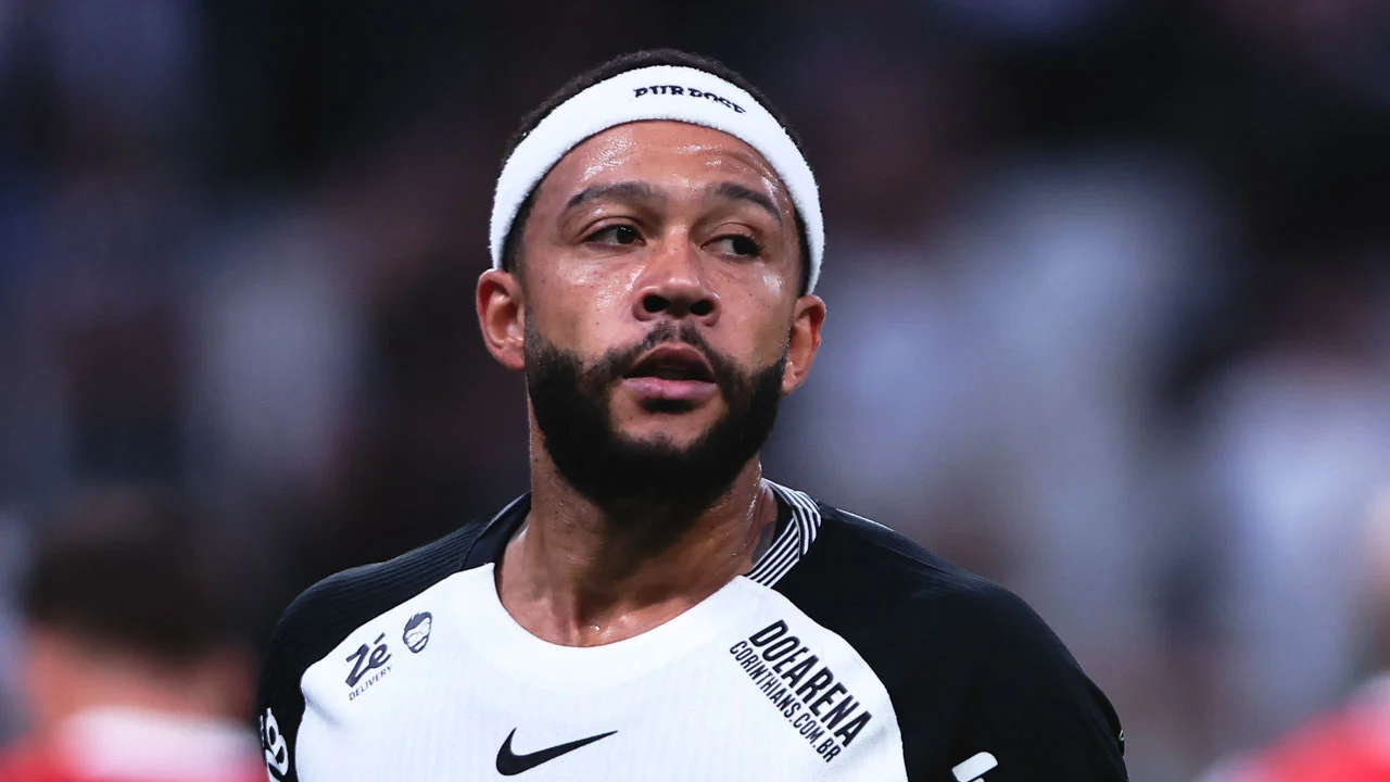 'Drie clubs melden zich: Memphis Depay mogelijk transfervrij terug naar Europa'